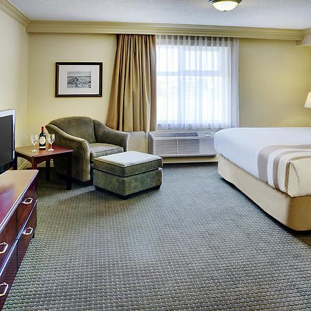Chateau Nova Kingsway Эдмонтон Экстерьер фото