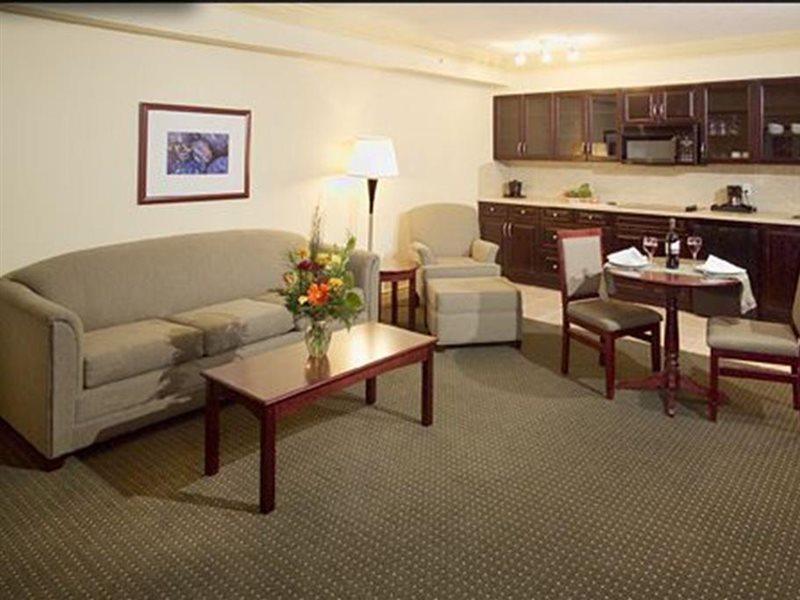 Chateau Nova Kingsway Эдмонтон Экстерьер фото