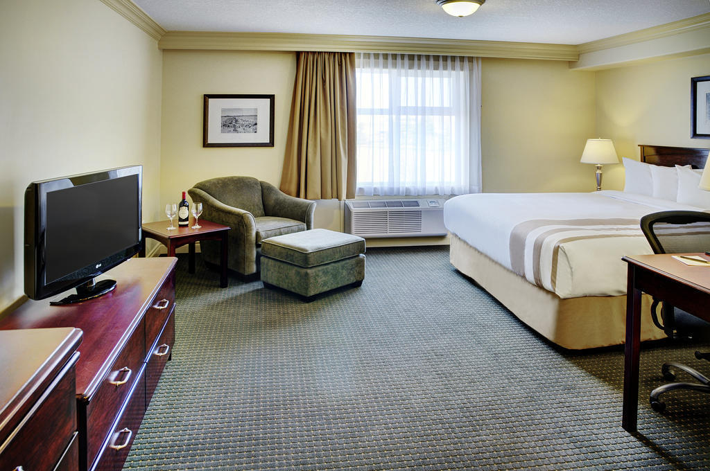 Chateau Nova Kingsway Эдмонтон Экстерьер фото