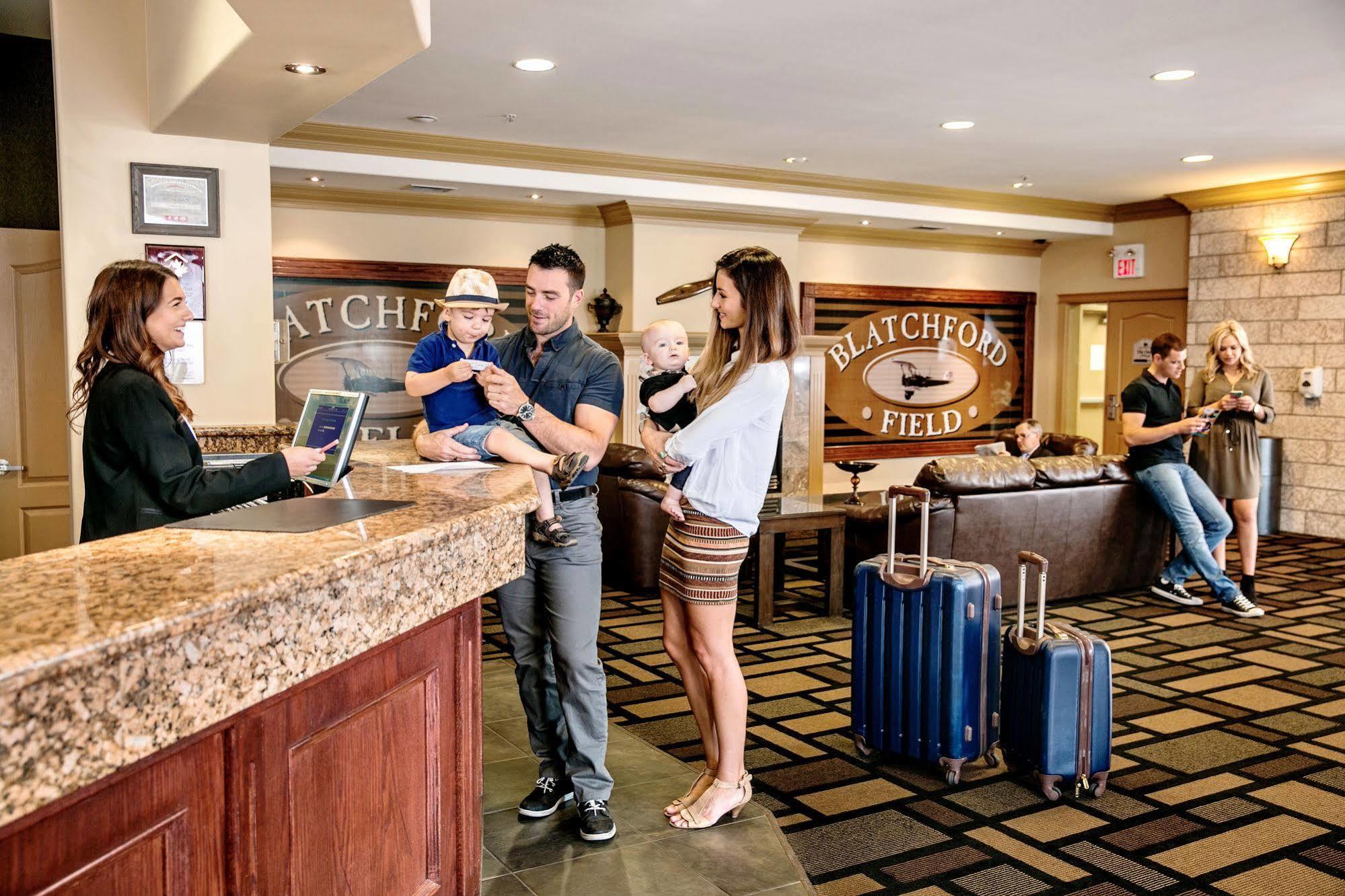 Chateau Nova Kingsway Эдмонтон Экстерьер фото